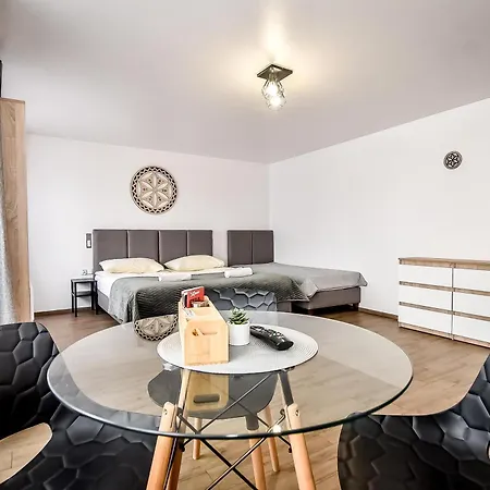Daire Gory A - Z Widokiem Na Gory Sniadaniami I Sauna